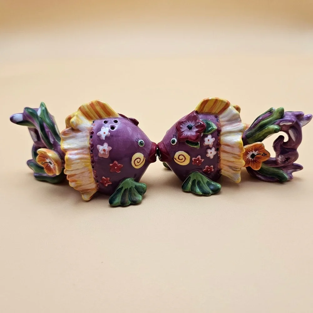 Cute Purple Fish Salt Pepper Shakers Ceramic Novelty Kitchen Decor Magnetic Lips